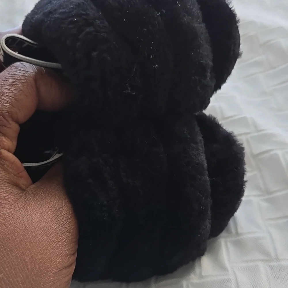 UGG Little Girl Kids Black Fluffy Slippers